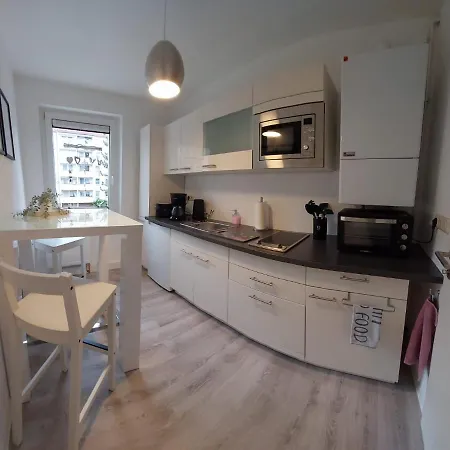 Helles Modern Eingerichtetes Apartment
